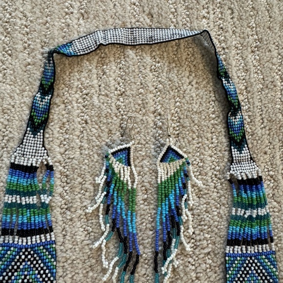 Multicolor Beaded Necklace and Earring Set - Picture 4 of 7